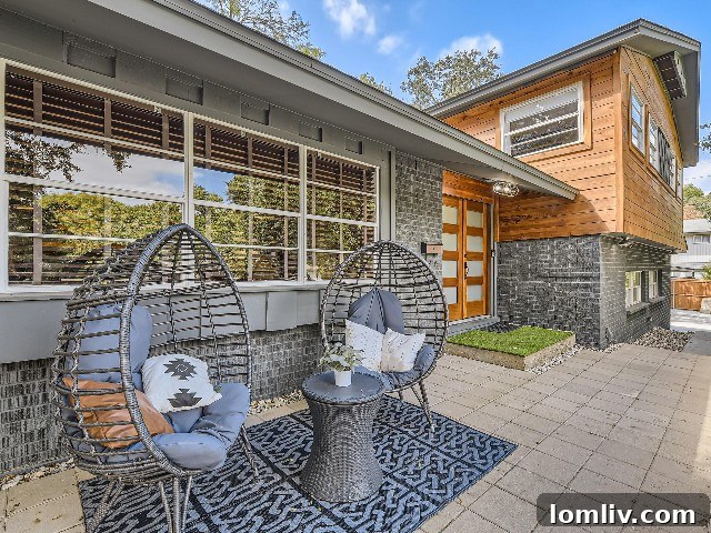 Ridgmar's Split-Level Home: The Enduring Appeal of Smart Design 6 Front yard and beautiful trees in Ridgmar neighborhood.