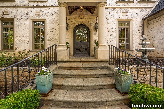 Trophy Club French Estate Front Entrance