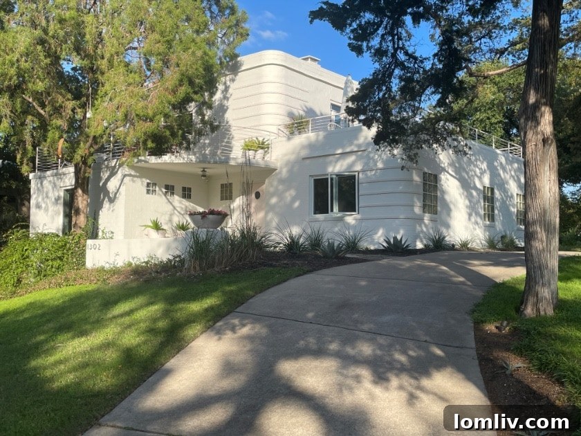 Streamline Moderne house with curved walls and horizontal lines at 1302 Cedar Hill