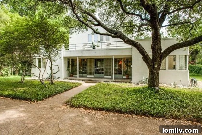 Architect John Astin Perkins' Streamline Moderne design at 4637 Mockingbird Ln.