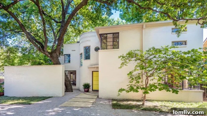 Beverly Drive Streamline Moderne home before its recent award-winning update.