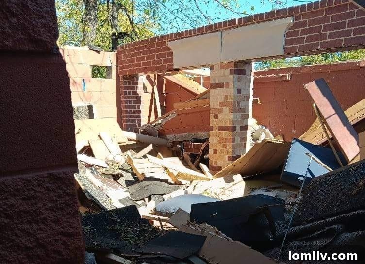 Family Displaced by Thanksgiving Gas Explosion in South Dallas 2 A home in South Dallas' Urbandale neighborhood was destroyed in a gas explosion on Thanksgiving Day, highlighting the immediate aftermath of the devastating incident.