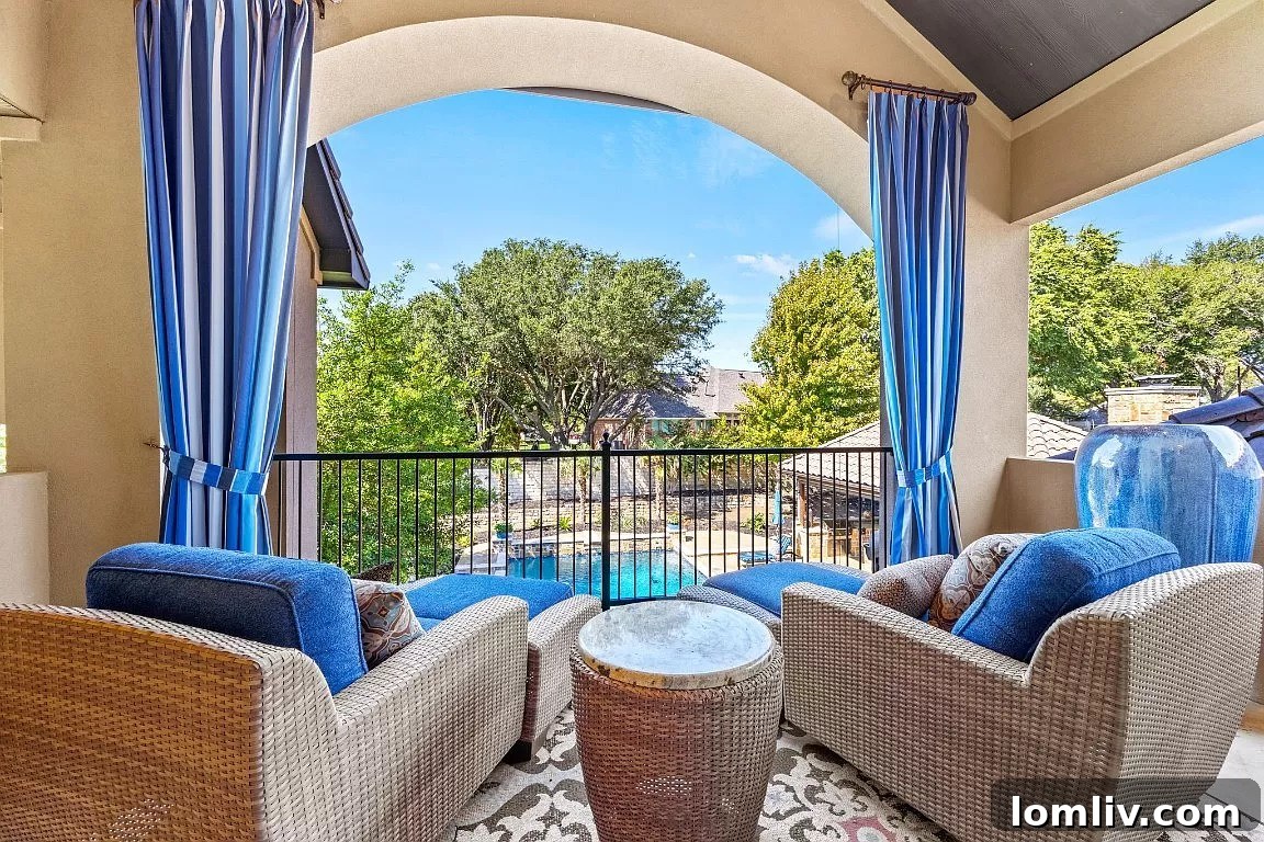 Terrace with blue decor and vacation-like ambiance