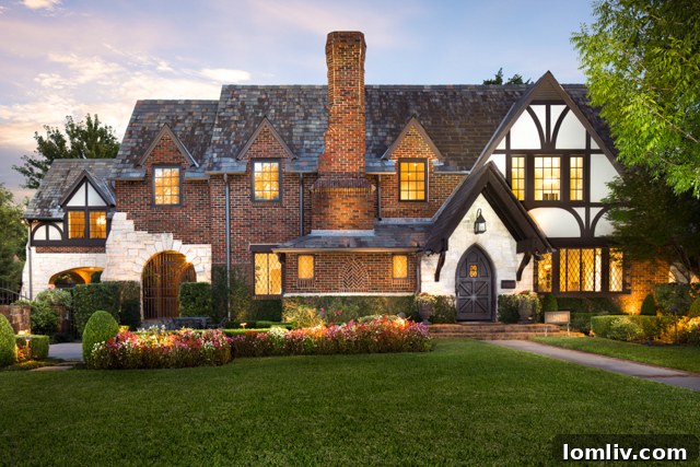 6726 Lakewood Boulevard by Charles Dilbeck