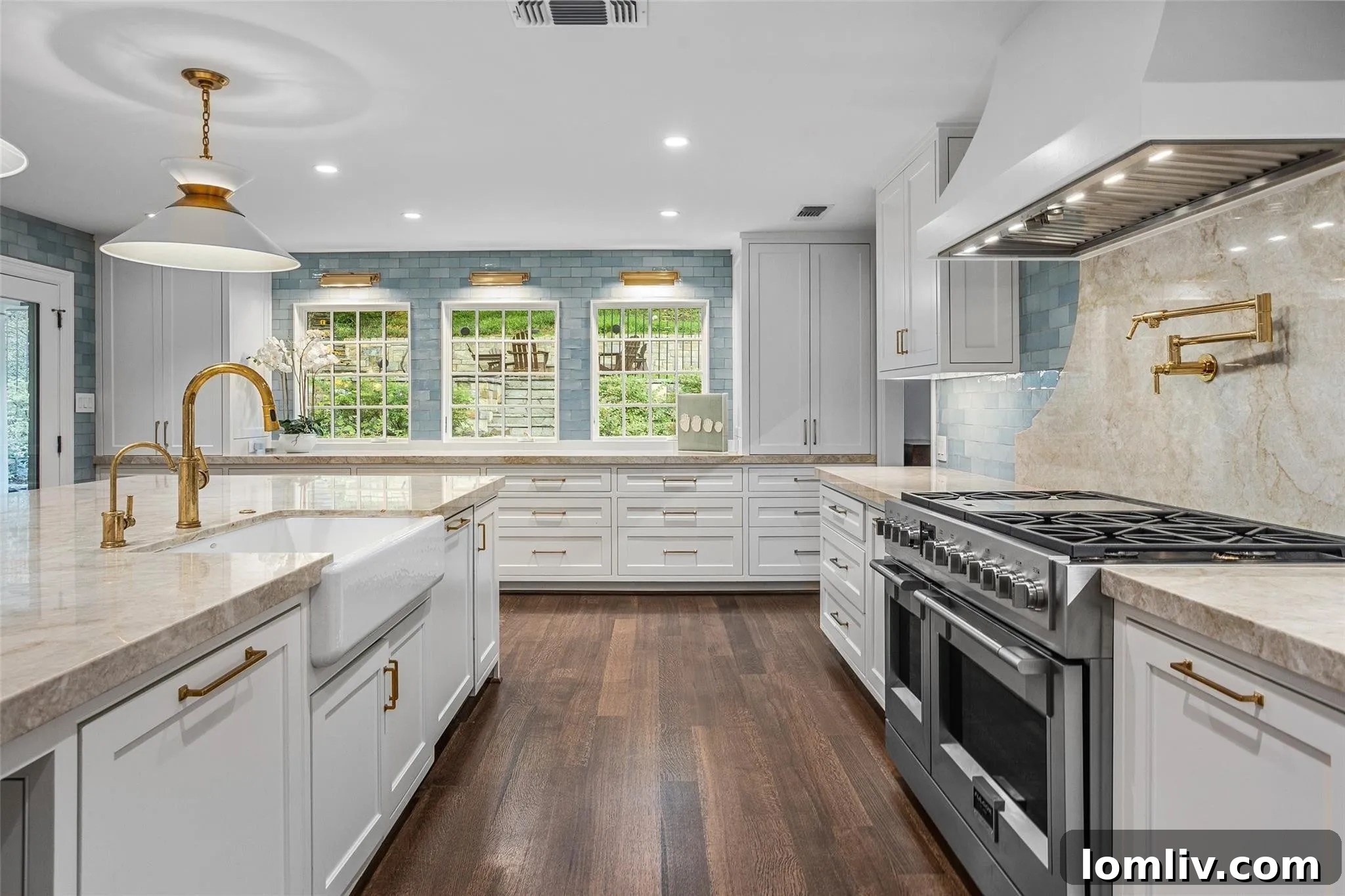 Luxury Kitchen with Large Island and Modern Appliances