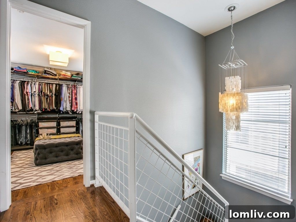 4116 N. Hall St. - Unique Changing Room Interior