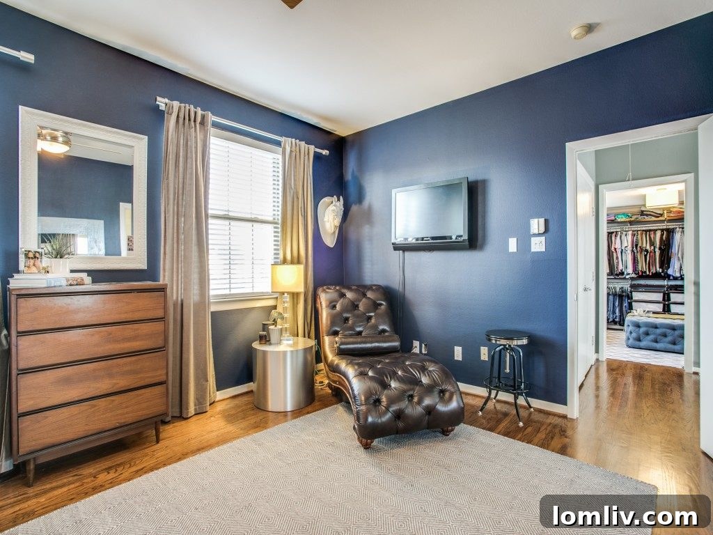 4116 N. Hall St. - Luxurious Dressing Area