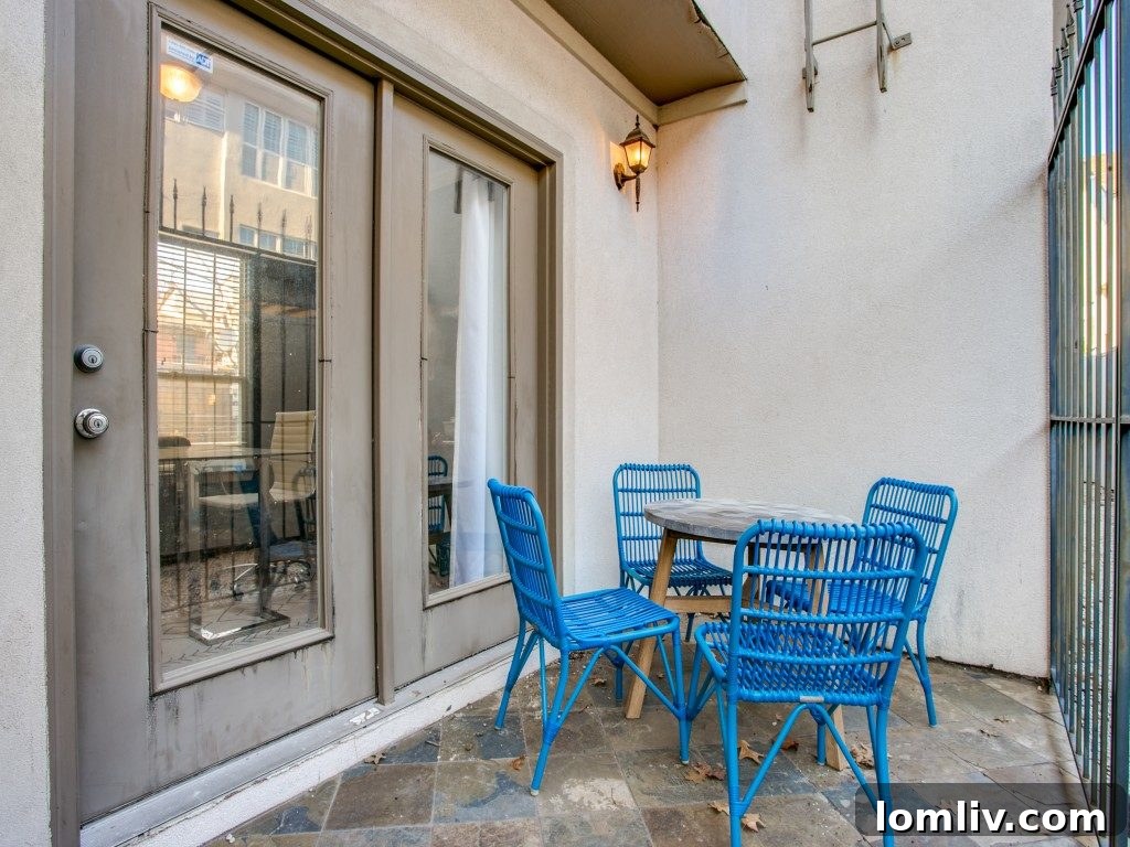 4116 N. Hall St. - Private Outdoor Patio