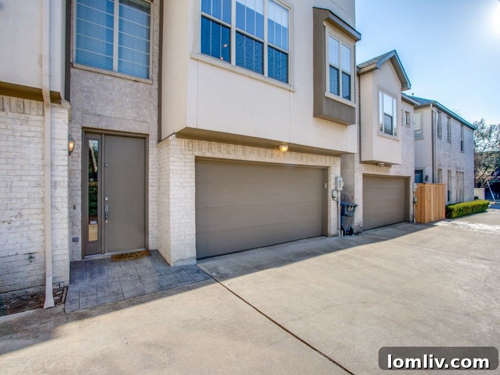 4116 N. Hall St. - Elegant Living Area