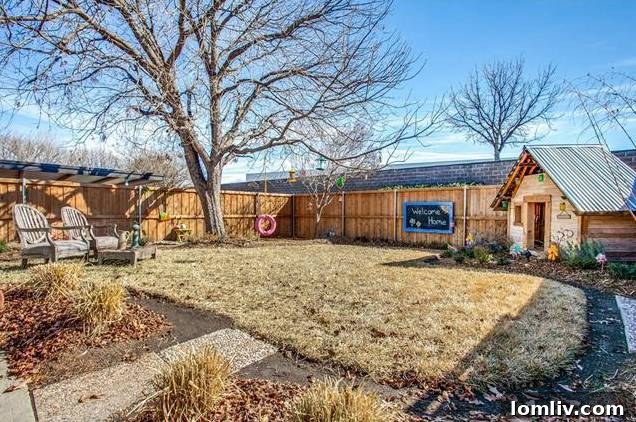 Covered patio area, ideal for outdoor entertaining and relaxation.