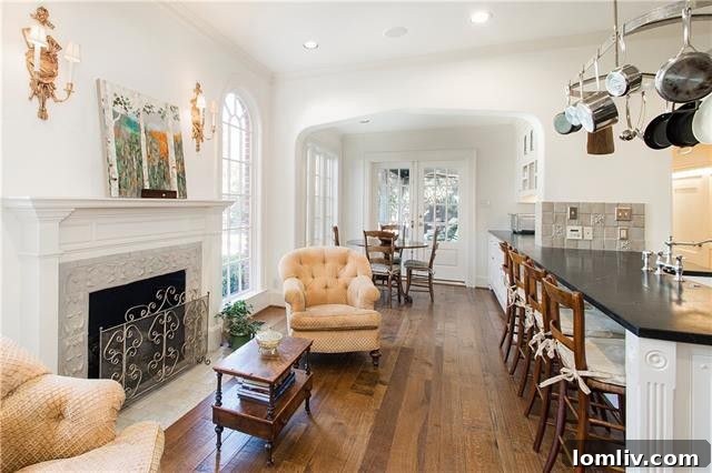 Fireplace Feature in a Well-Appointed Room, Traditional Mantel