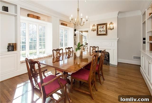 Cozy Nook in Highland Park Residence with Built-in Seating