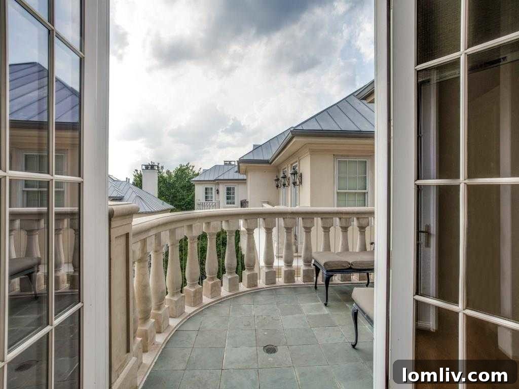 3522 Gillespie - Balcony View