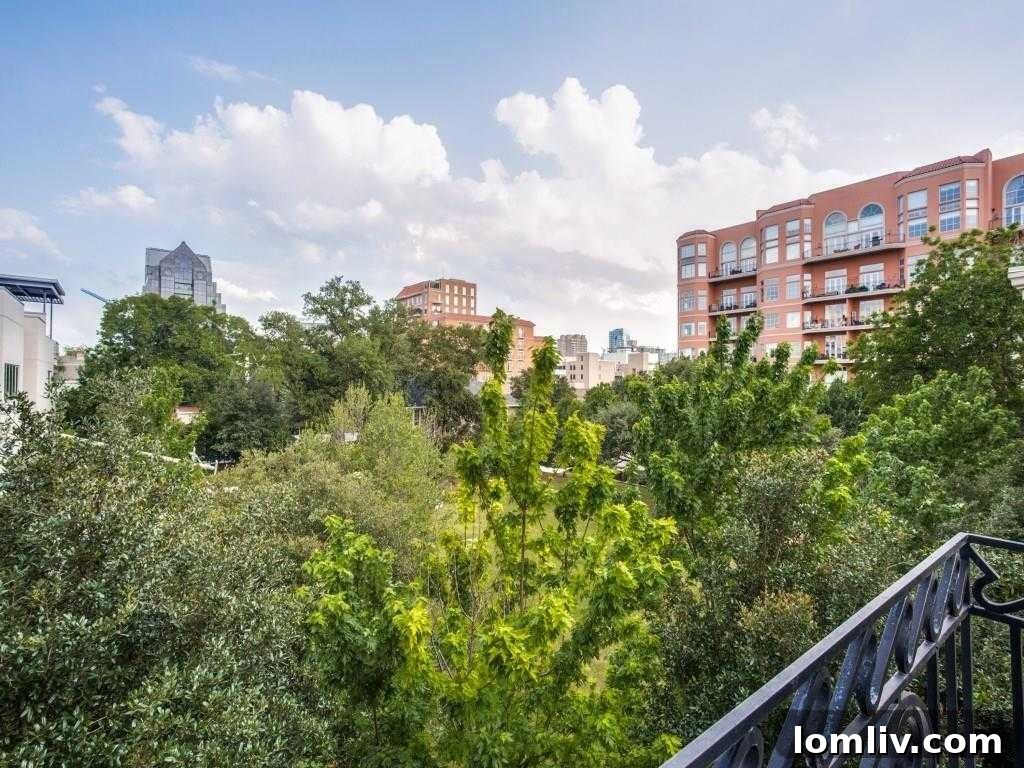 3522 Gillespie - Interior View 3