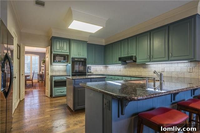 Gourmet Kitchen with Center Island and Granite Counters