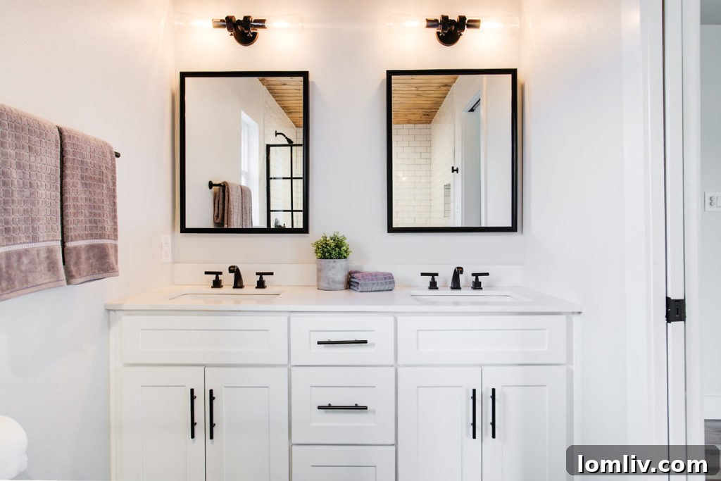 Guest bedroom with elegant and minimalist staging