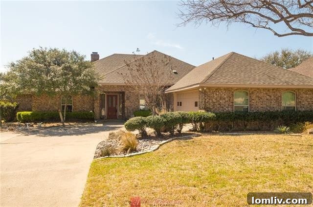 The Best Golf Course Pool Homes For Every Budget 8 Farmers Branch Golf Home Exterior