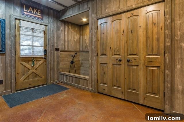 Dallas Getaway: Bespoke Barndominium Estate on 10 Secluded Acres 13 Convenient Dog Bath for Pet Owners
