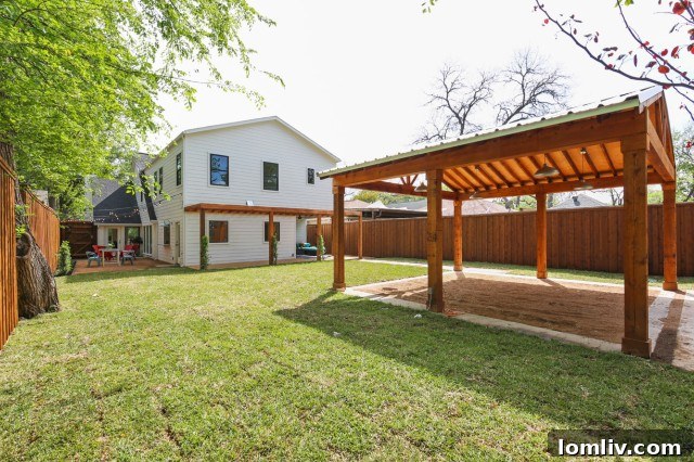 Seamless indoor-outdoor living with courtyard and bar seating