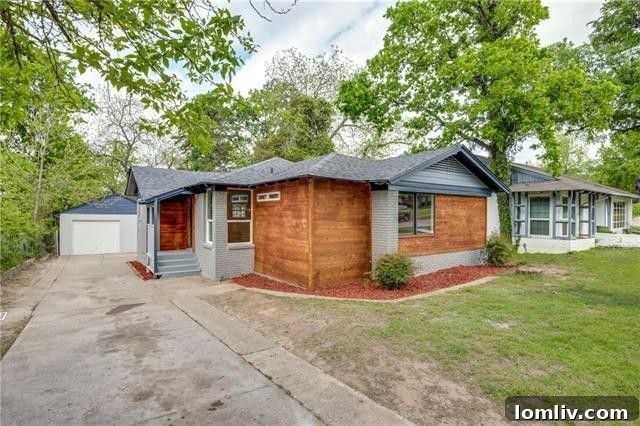 Modern exterior with cedar accents 1509 Arizona Ave