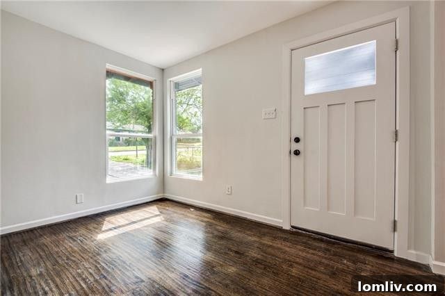 Spacious dining area connecting to kitchen