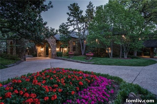 Majestic Facade of 4656 Meadowood Road Luxury Dallas Home