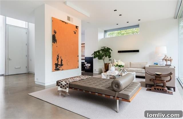 4310 Abbott Avenue, Dallas - Elegant Living Area