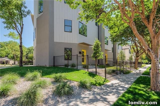 Splurge vs Steal: East Village New Condos 12 Luxurious Ensuite Bathroom Dallas Condo