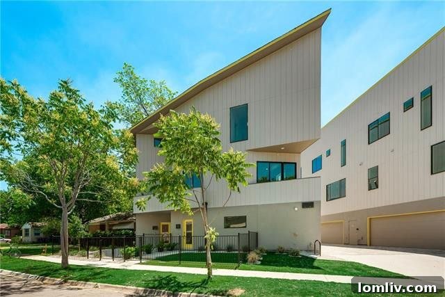 The Hobbes East Village Dallas