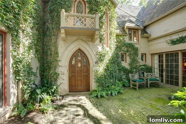 Elegant Facade of 4311 Arcady Avenue