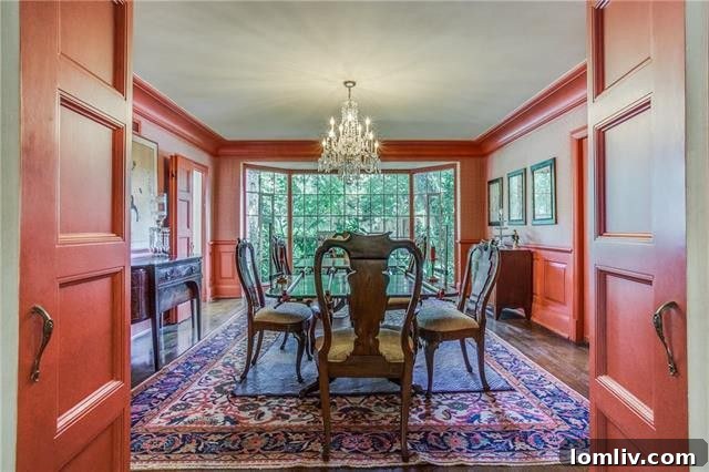 Luxurious Bathroom with Timeless Design