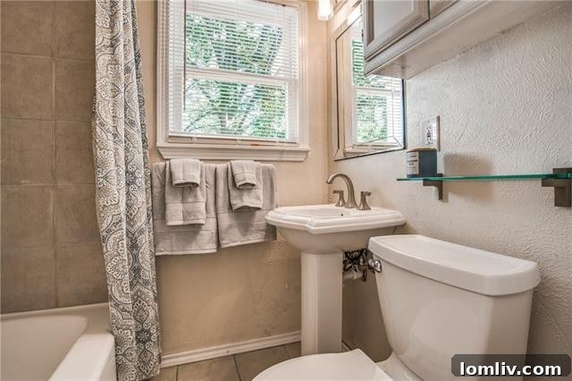 Elmwood Cottage Back Patio and Yard