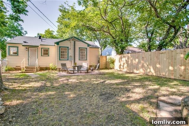 Elmwood Cottage Charming Curb Appeal