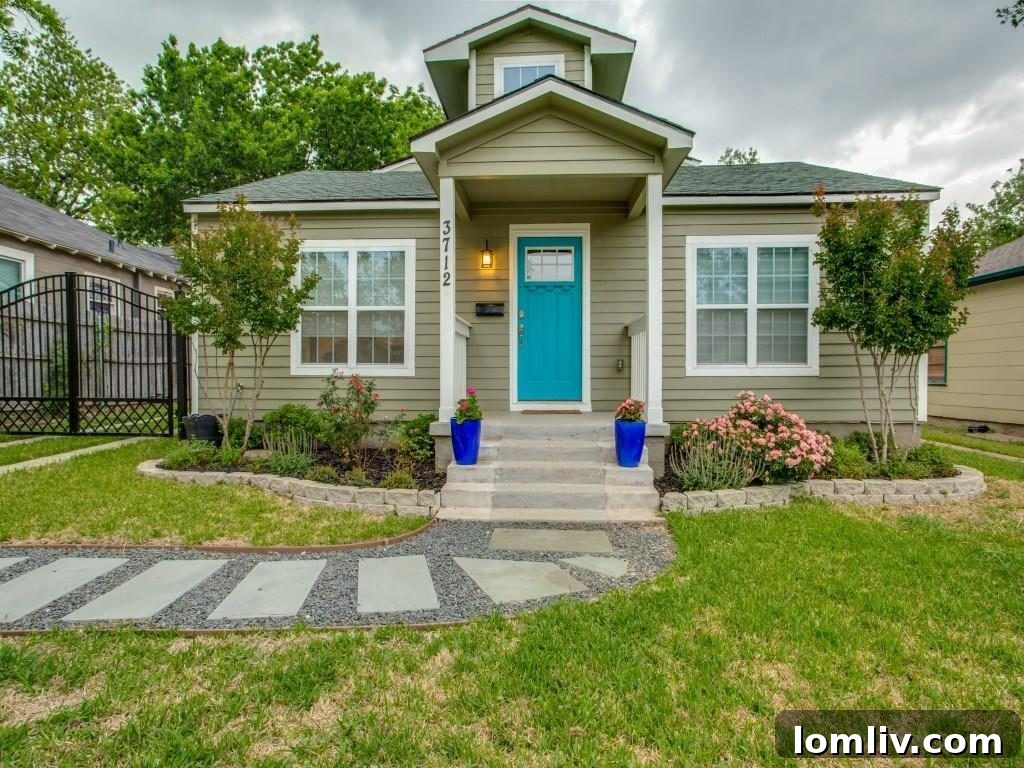 Arlington Heights' Vibrant Entrances 6 Elegant two-story Fort Worth home featuring a distinctive bright teal front door