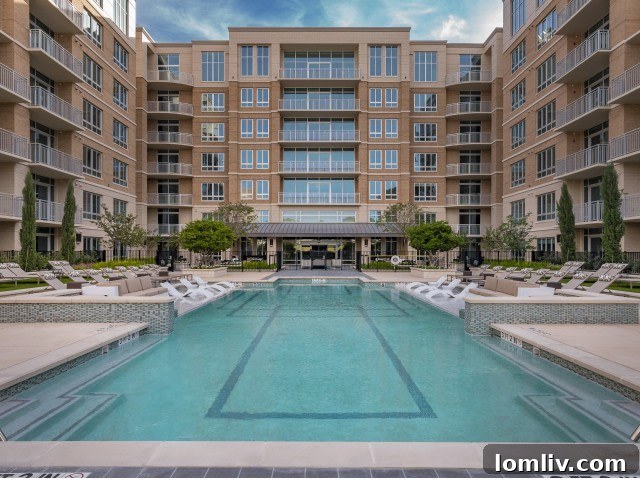 Preston Hollow Village's resort-style pool and grilling facilities