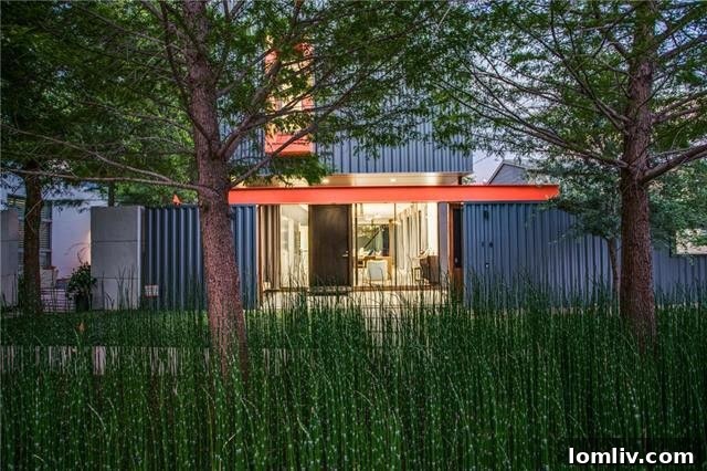 Front View of 16 Vanguard Way, Urban Reserve