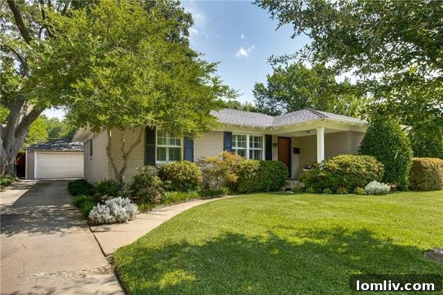 6421 Highgate Ln - Exterior of 1950s Cottage in Ridgewood Park