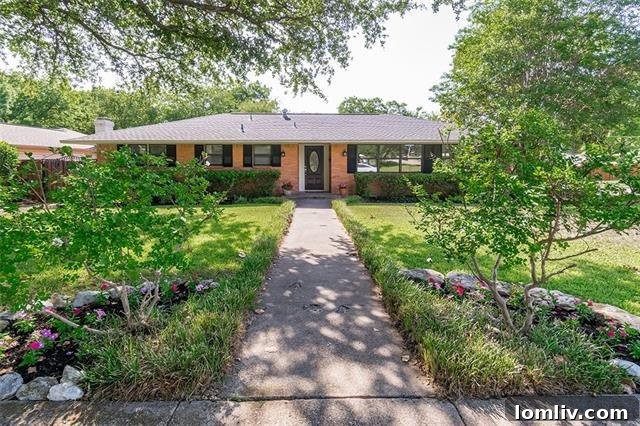 700 Palmer Place, Richardson Heights Home Front Yard