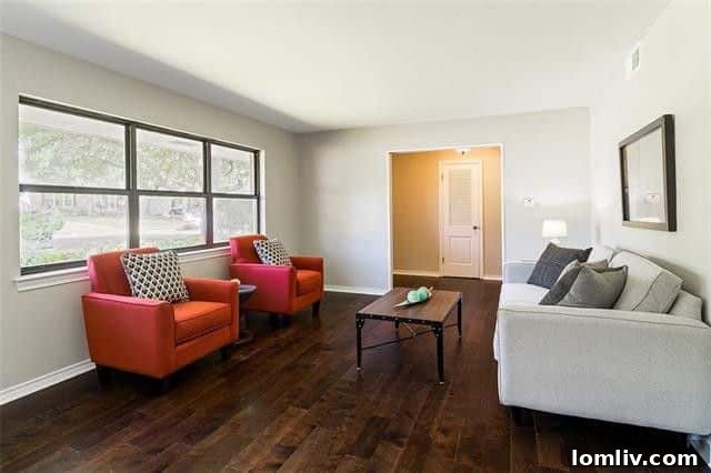 700 Palmer Place, Richardson Heights Home Living Room