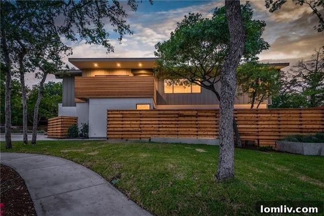 Stunning mid-century style home exterior at 602 W. Colorado Blvd, North Oak Cliff