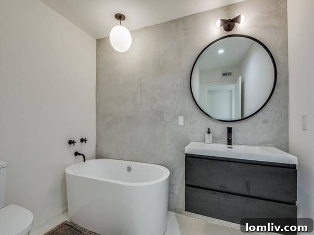 Family-Friendly Second Bath in East Dallas Midcentury Home