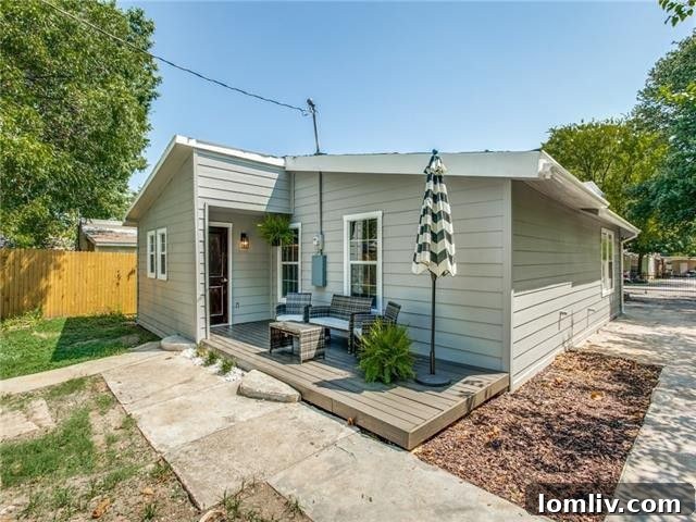 Comfortable and Bright Secondary Bedroom