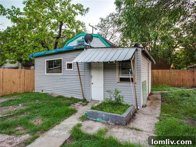 Updated Oak Cliff Craftsman, Moments from Bishop Arts 26 Separate Structure in Backyard for Versatile Use