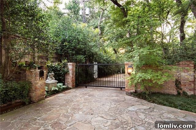 Historic New England Cottage Exterior
