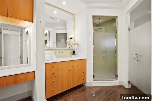 Luxury Modern Townhome Dallas - Spa-like Master Bathroom