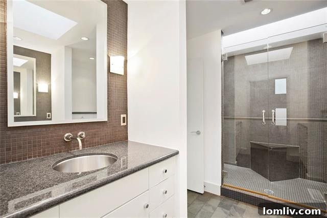 Luxury Modern Townhome Dallas - Secondary Bathroom