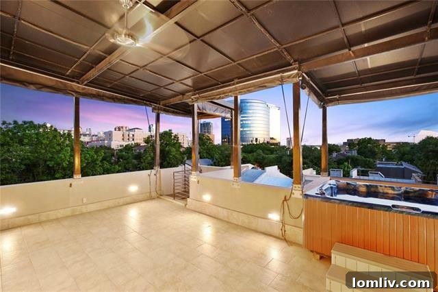 Luxury Modern Townhome Dallas - Rooftop Deck Hot Tub