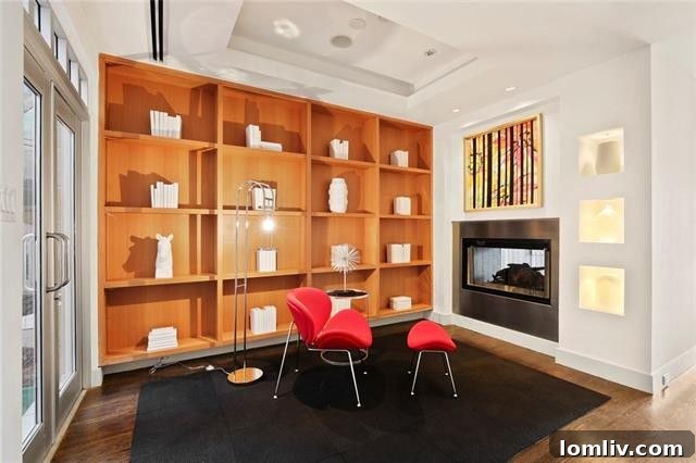Luxury Modern Townhome Dallas - Sitting Room with Courtyard Access