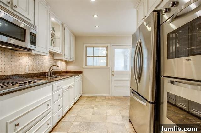 Second well-appointed bathroom at 1918 Newport Ave