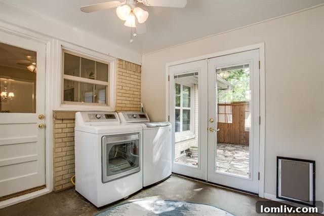 Entrance to the private courtyard at 1918 Newport Ave